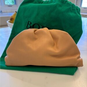 Bottega Veneta Teen Gathered Leather Pouch clutch Tan, beige color